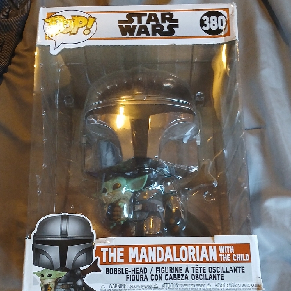 Funko Pop! Star Wars The Mandalorian with The Child Silver and Green #380